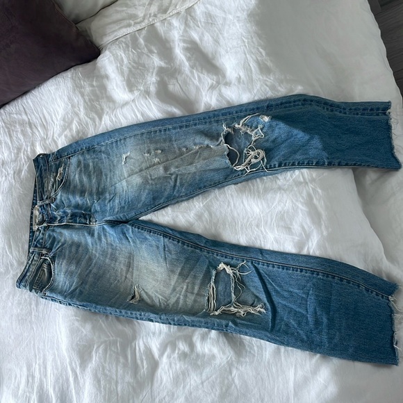 Light wash blue Jean - mid rise - Picture 1 of 4